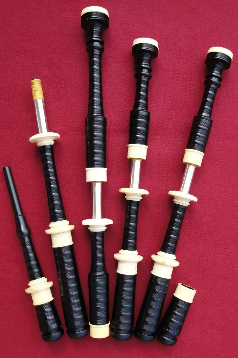 Henderson, 1952, Full Ivory with Plain Silver Slides