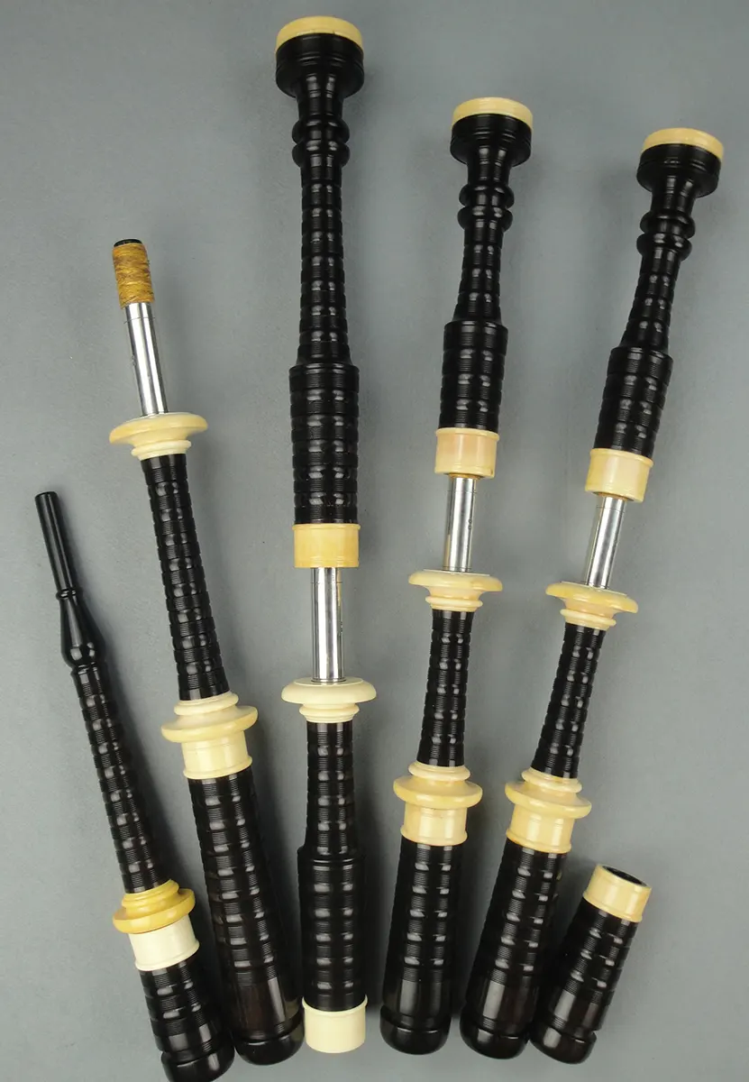 Henderson, Circa 1935, Full Ivory, Plain Silver Slides